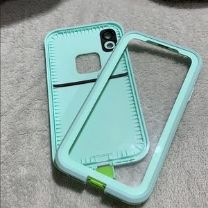 iPhone XR lifeproof frē case